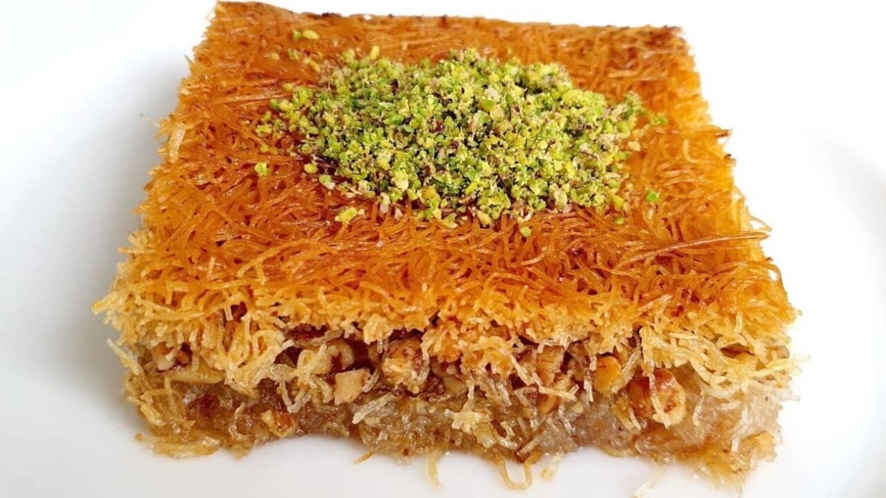 İŞTE BAYRAM ZİYARETLERİME RENK KATACAK KOLAY KADAYIF TATLISI TARİFİ!