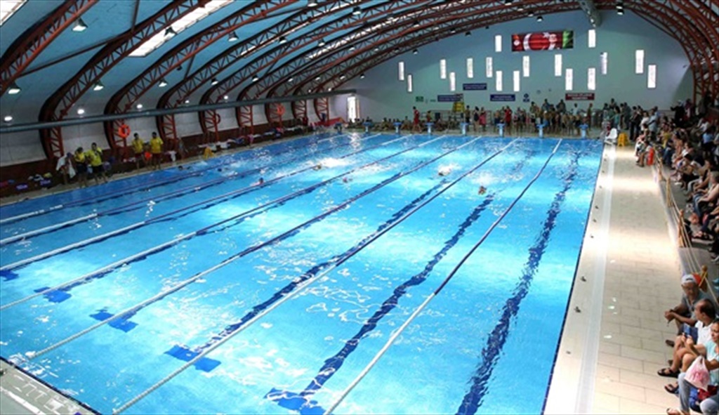 4. Karşıyaka Belediyesi Yüzme Havuzu