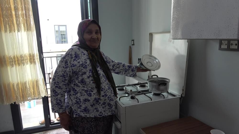  yeni mutfağında yaptığı ilk yemekse sarma oldu