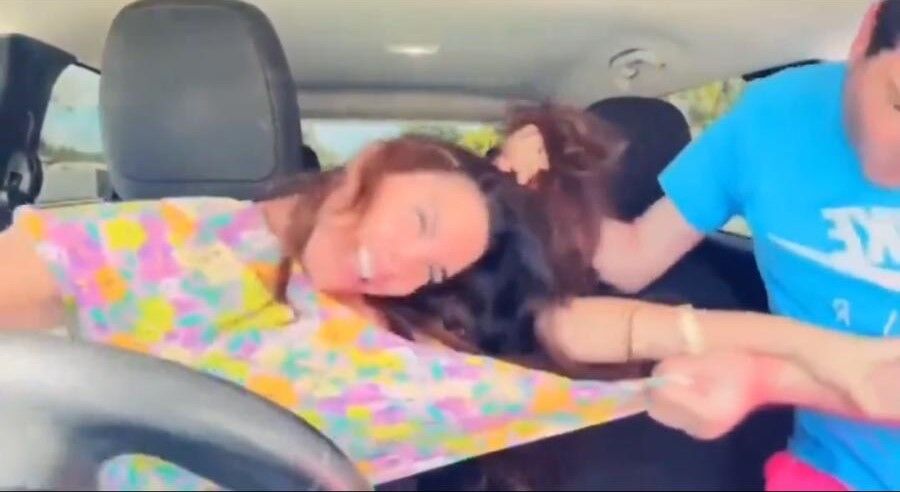 Sabrı taşan adam kadının saçlarını çekmeye başladı