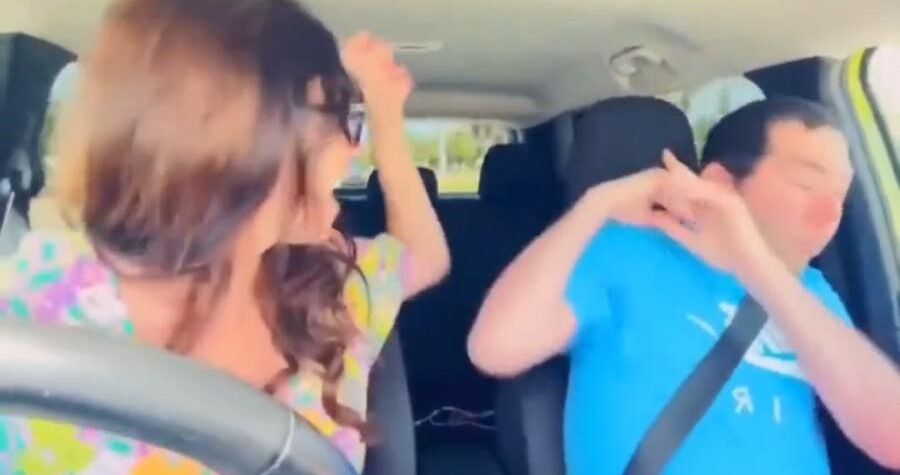 kadın adama defalarca vurdu ve hakaretler yağdırdı