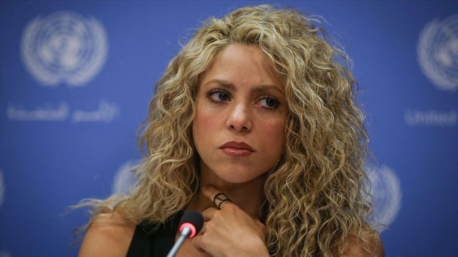 'Lucien, Shakira'dan daha az ünlü olan kadınlarla çıkarken yavaş yavaş şöhret basamaklarını tırmanıyor'