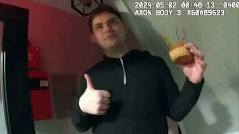 "Doğum günümü kutlar mısınız?"