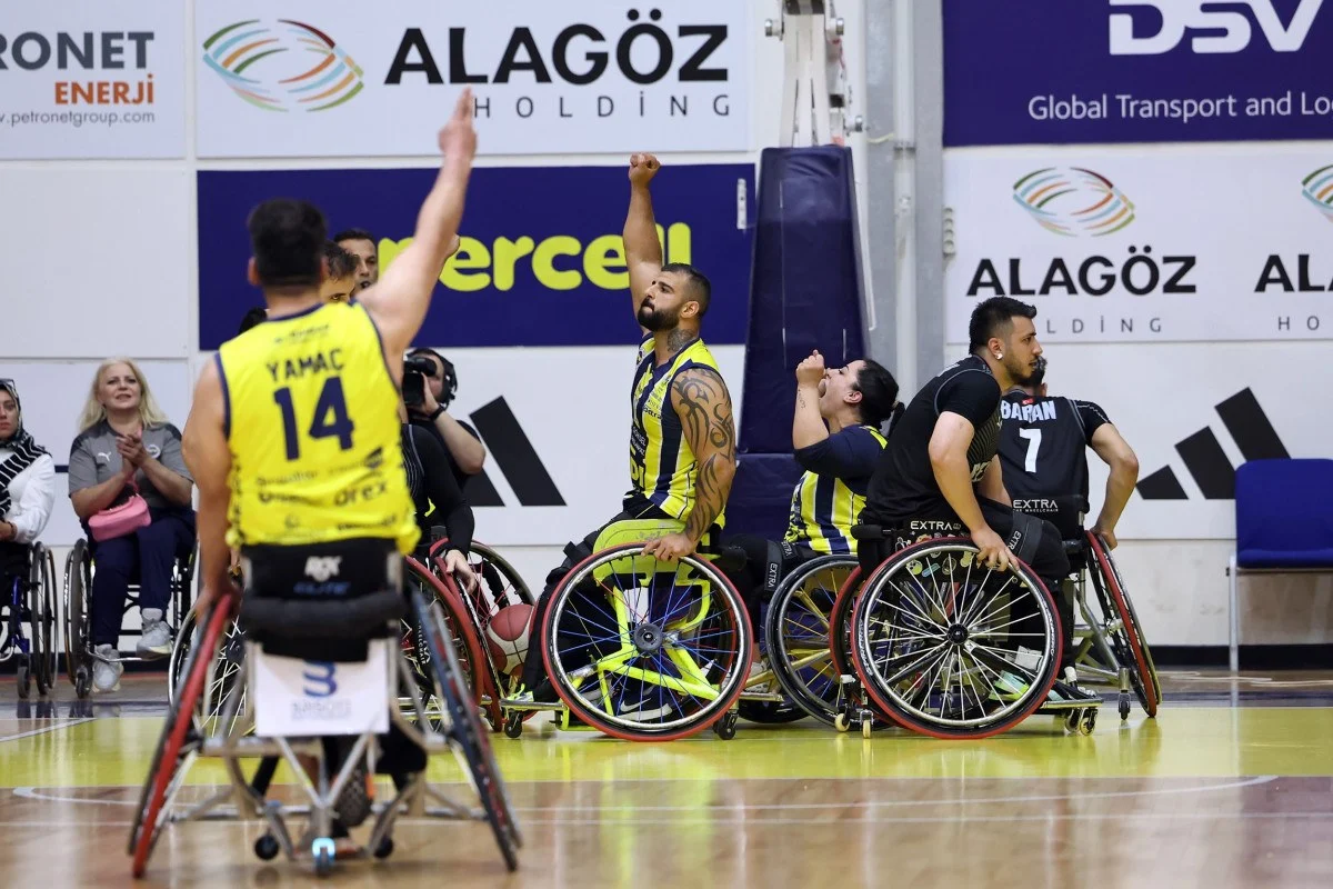 Fenerbahçe, üst üste 3. kez şampiyon oldu2021'deki Genel Kurul kararıyla Fenerbahçe Spor Kulübü'ne devredilen ancak mali ve idari yönetimi hala 1907 Fenerbahçe Derneği tarafından sürdürülen Fenerbahçe Tekerlekli Sandalye Basketbol Takımı, üst üste üçüncü kez şampiyon oldu.