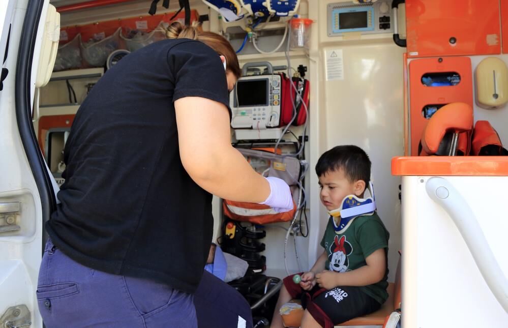 Yaralıları vatandaşlar çıkardı