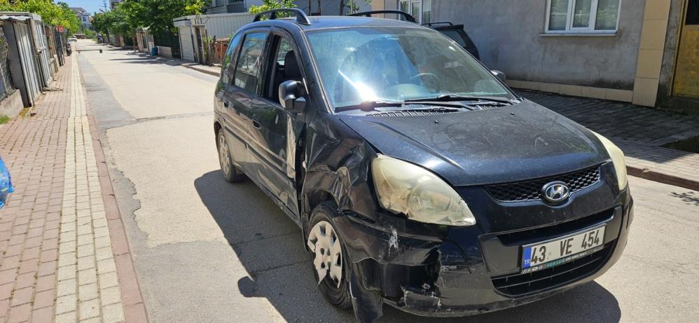 İnegöl trafik kazası: Cip ve motosiklet çarpıştı, 3 kişi yaralandı!