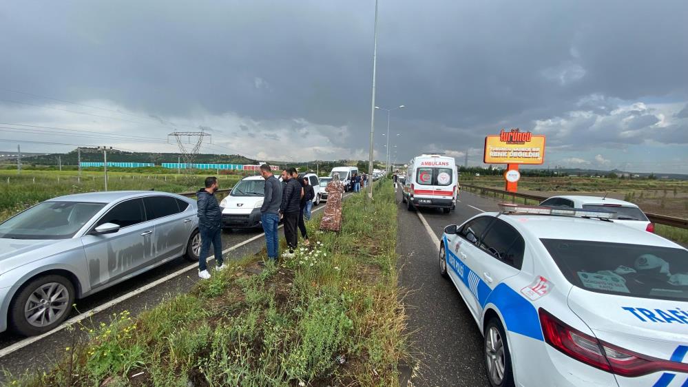 Diyarbakır’ın merkez Sur ilçesinde 8 aracın karıştığı zincirleme trafik kazasında 2 kişi yaralandı.