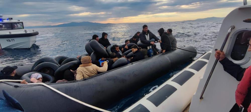 Urla ve Foça'da göçmen kaçakçılığı: 156 düzensiz göçmen yakalandı