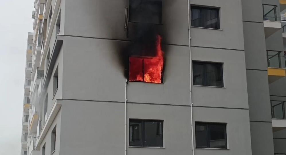 SONDAKİKA| İzmir Menemen'de yangın paniği!