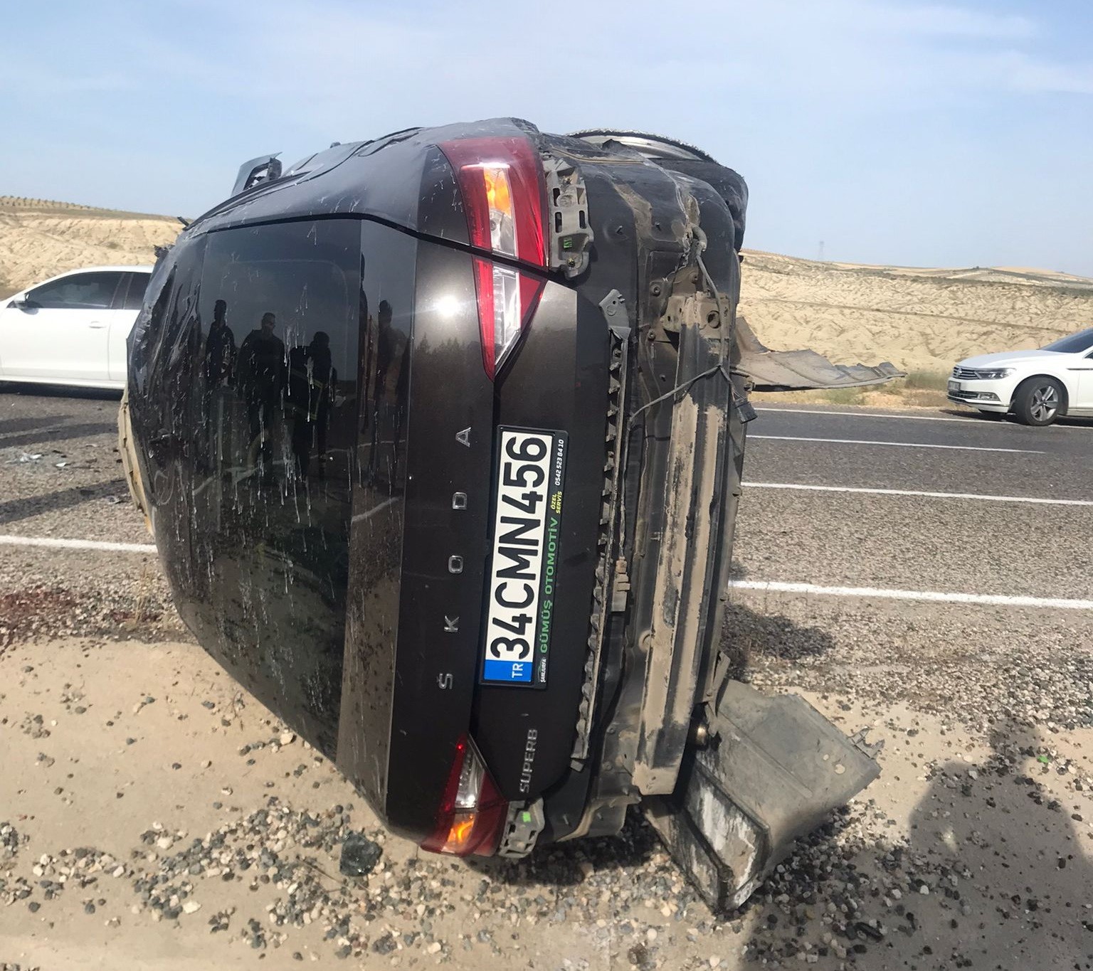 Adıyaman-Şanlıurfa kara yolu Bozova yakınlarında sürücüsünün direksiyon hakimiyetini kaybetmesi sonucu takla attı.