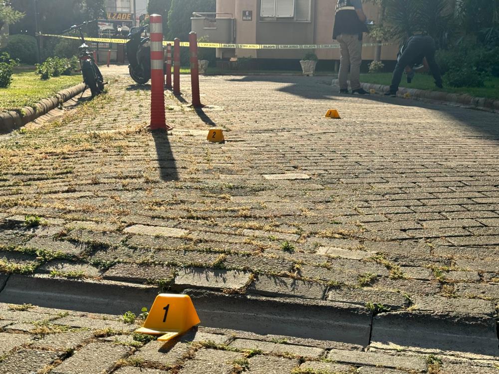 Olayı görenlerin ihbarı üzerine bölgeye sağlık ve polis ekipleri sevk edildi.