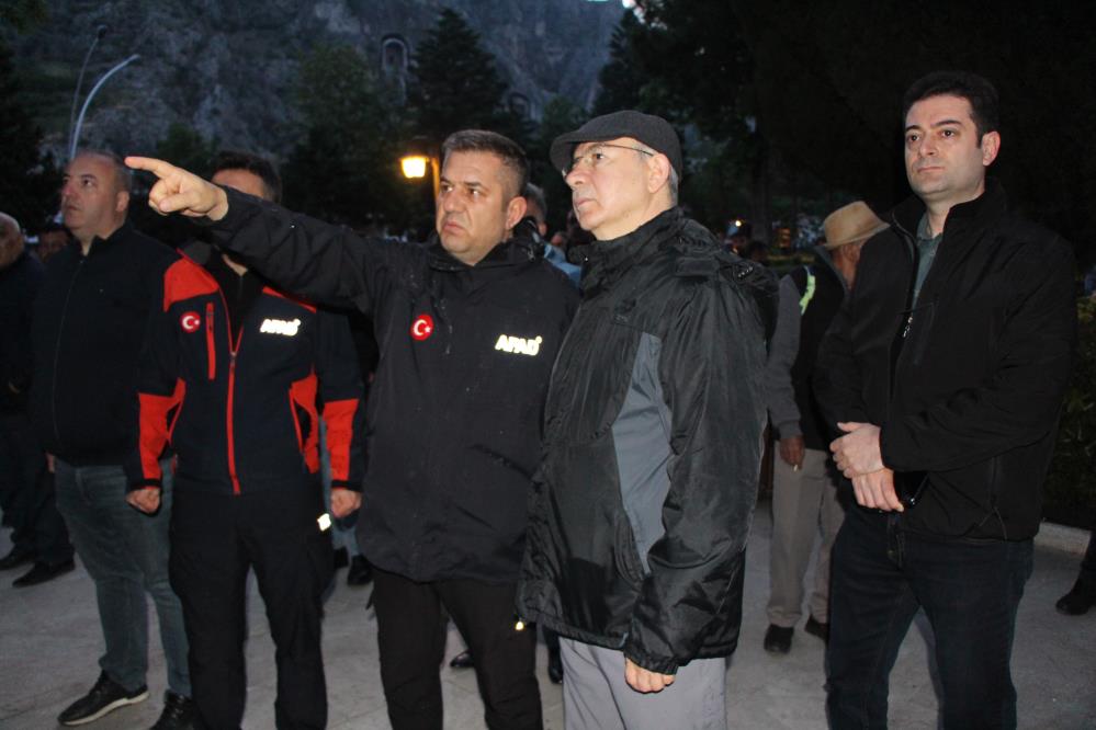 söndürme çalışmalarını takip ettiler