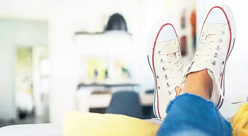 Avrupa'da evde ayakkabıyla gezmek