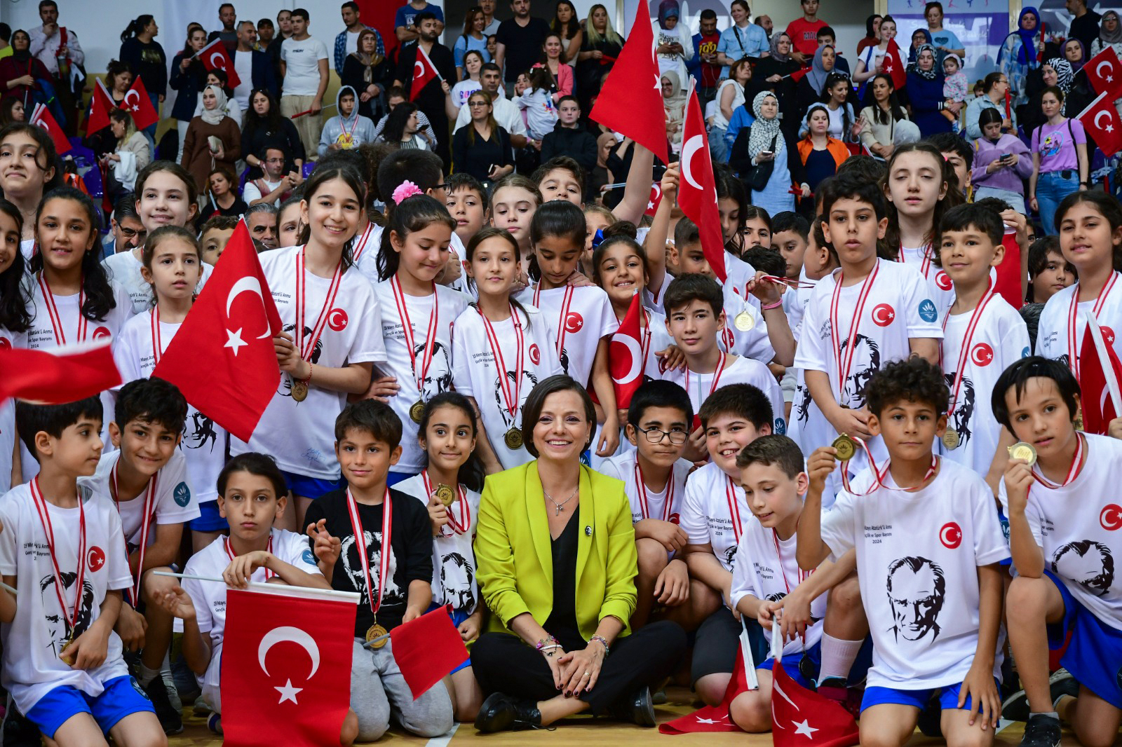 Atatürk’ün aydınlık yolunu gençler ve çocuklarla yürüyeceğiz