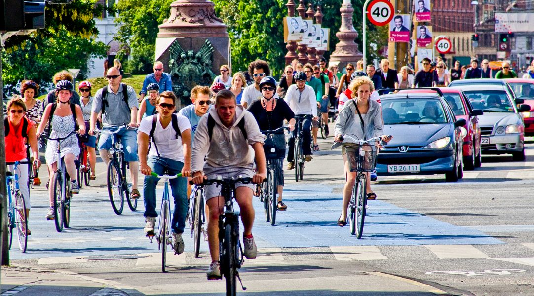 Kopenhag'ta bisikletlerin sayısı nüfusu geçmektedir ve şehirde bisiklet kullanımı yaygındır.