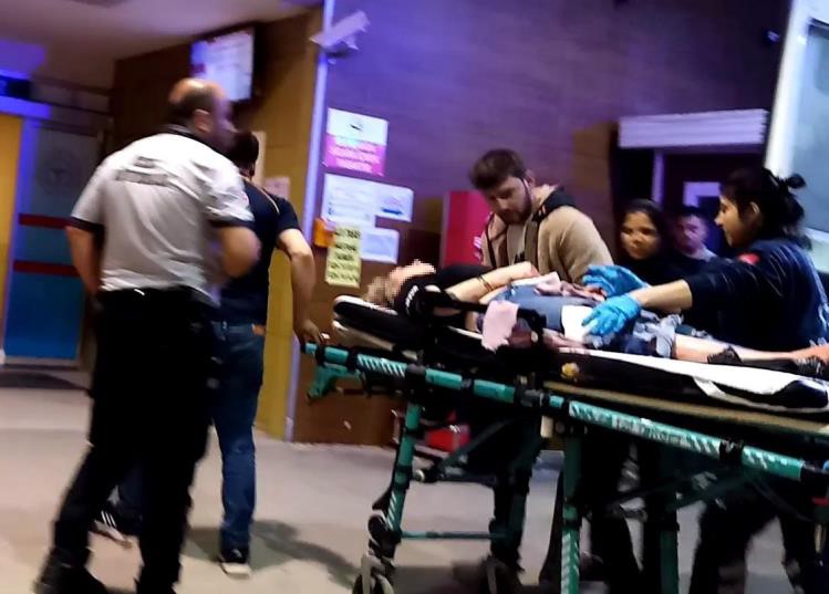  ekiplerin ilk müdahalesinin ardından ambulansla İnegöl Devlet Hastanesi'ne kaldırıldı