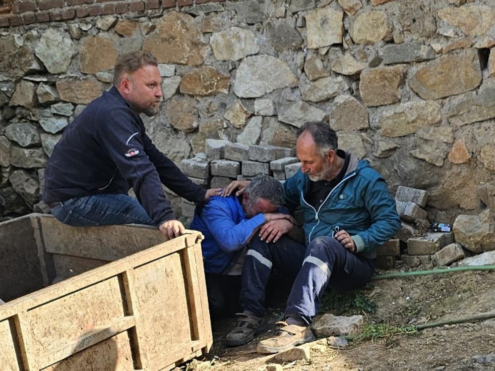 Eve gelen aile fertleri ise gözyaşlarına boğuldu