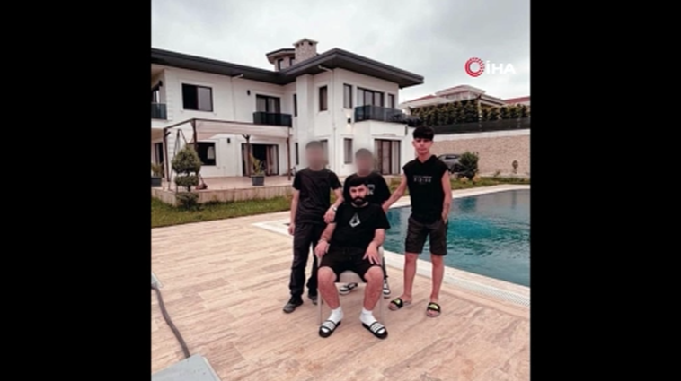 İpek'ten geriye ise arkadaşlarıyla birlikte havuza girmeden önce çekildikleri fotoğraf kaldı