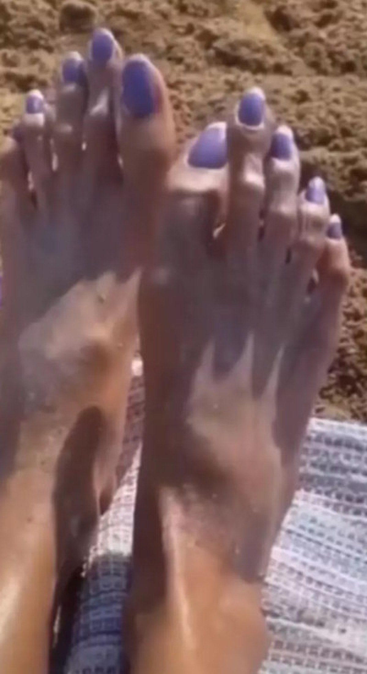 çağla şıkele olduğu iddia edilen ayaklar