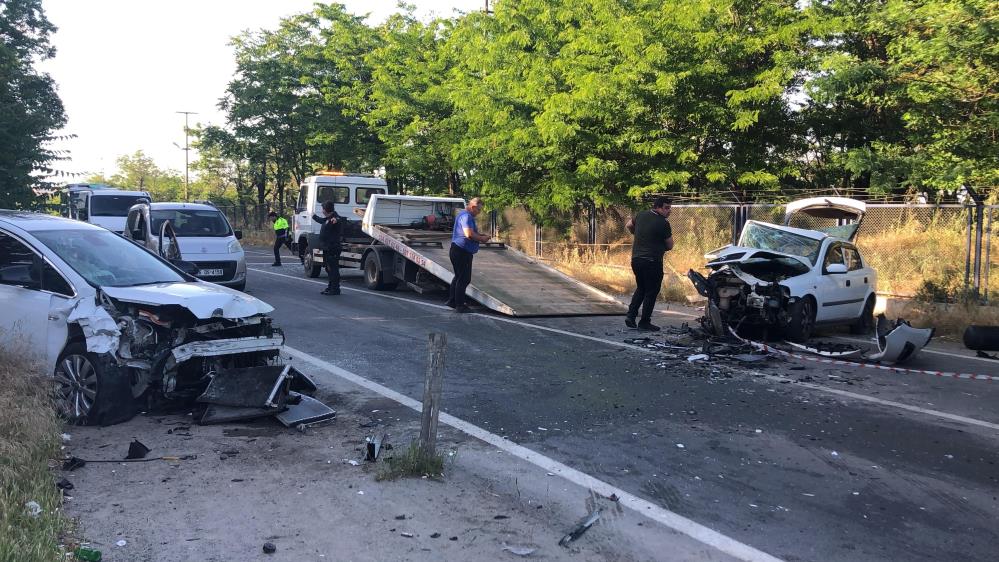 Polis ekiplerinin yolu açmasının ardından trafik normal akışına döndü.