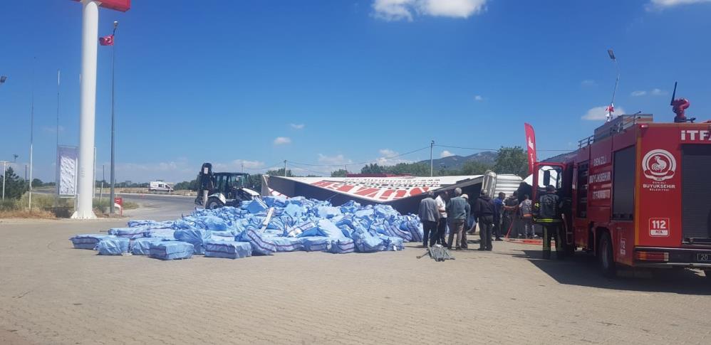 Çevredeki vatandaşların ihbarı üzerine olay yerine jandarma, itfaiye ve sağlık ekipleri sevk edildi