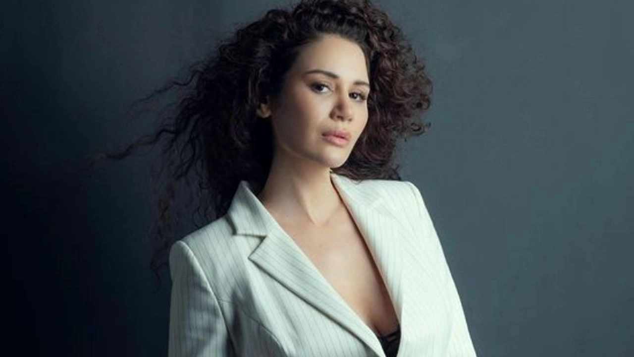 Son zamanlarda ekranlarda pek görünmeyen Ekin Türkmen, pandemi sonrası insanların ev insanı haline geldiğini ve daha sakin bir hayat tercih ettiğini söyledi.