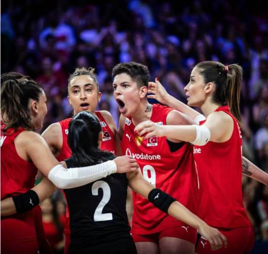 İlk setin galibi Filenin Sultanları