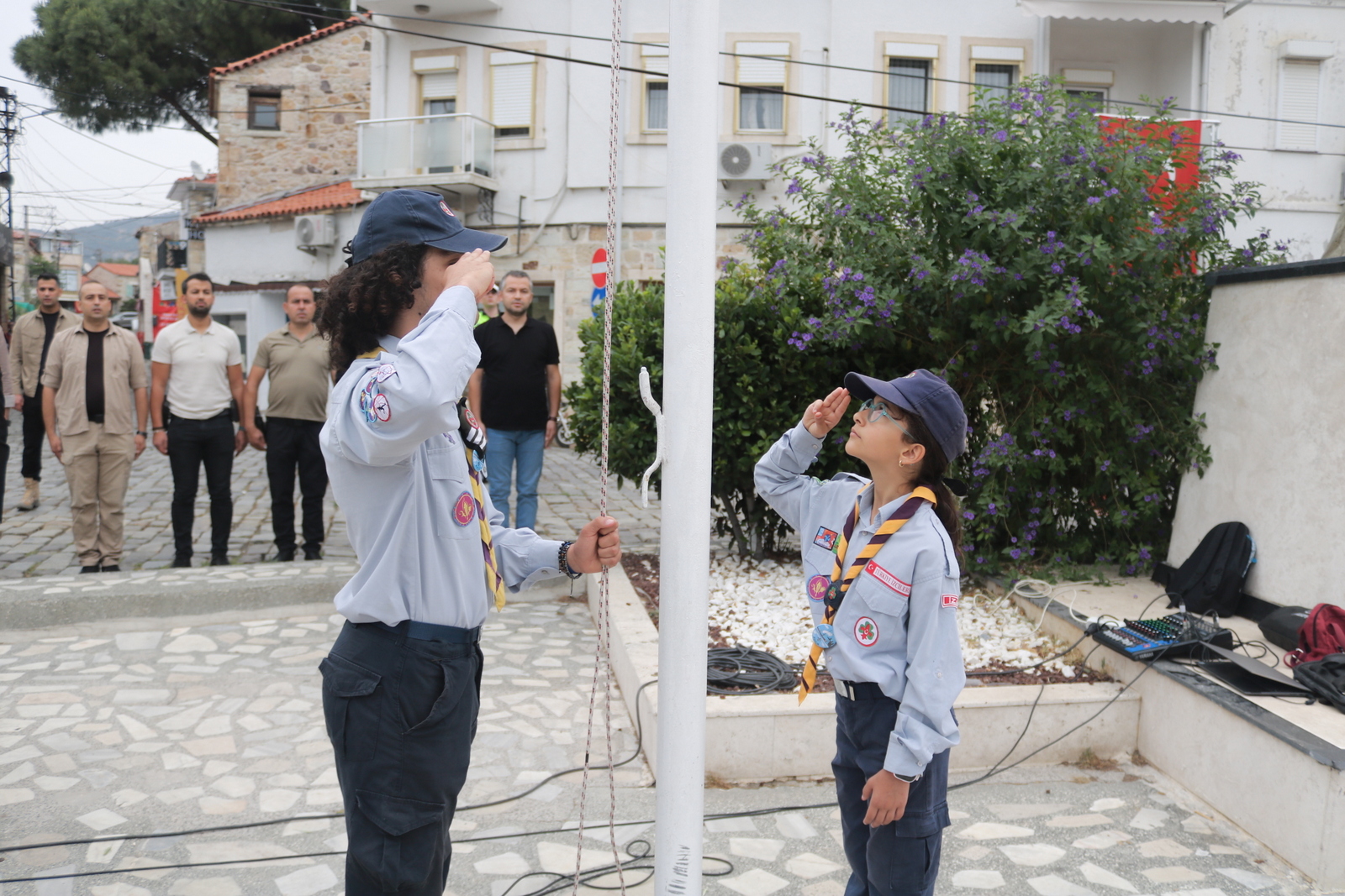 Bugünde bize ilham ve güç vermektedir