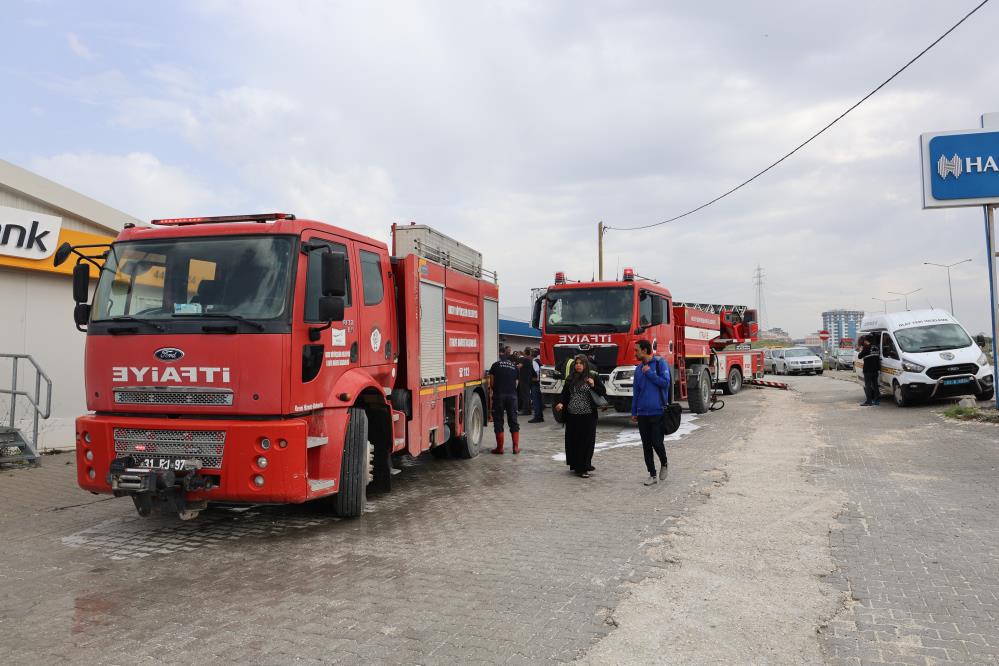 Hatay Büyükşehir Belediyesi itfaiye ekiplerinin çalışmasıyla yangın söndürüldü. 