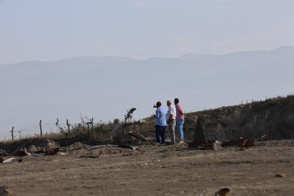 Deprem etkisi oluşturan ses sonrası binlerce kişi sokaklara çıktı.