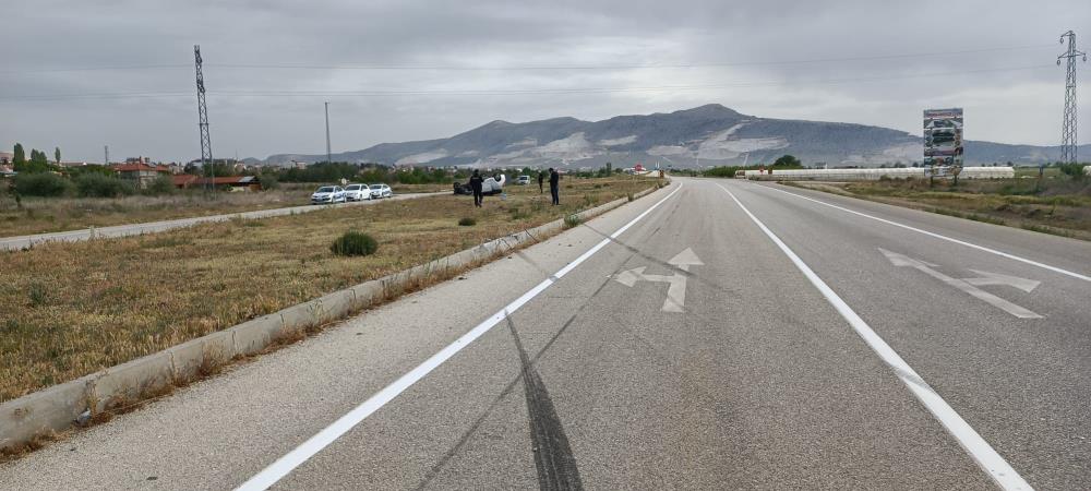 Çavdır istikametinden Burdur istikametine seyir halinde ola otomobil