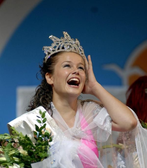 Kizina Verecegi Isim Ile Gundem Olan Burcu Biricik Kimdir