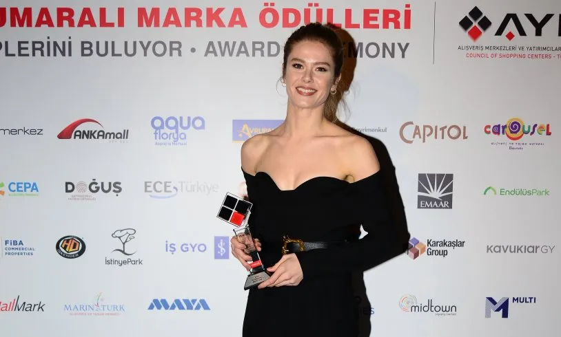 Kizina Verecegi Isim Ile Gundem Olan Burcu Biricik Kimdir3