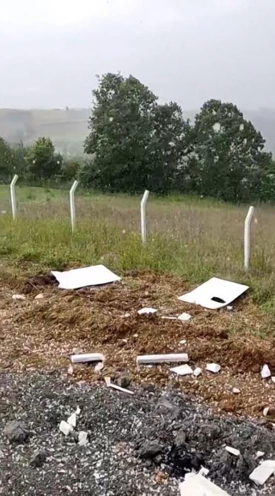 Kentin bazı ilçelerinde aniden bastıran sağanak, günlük yaşamı olumsuz etkiledi.