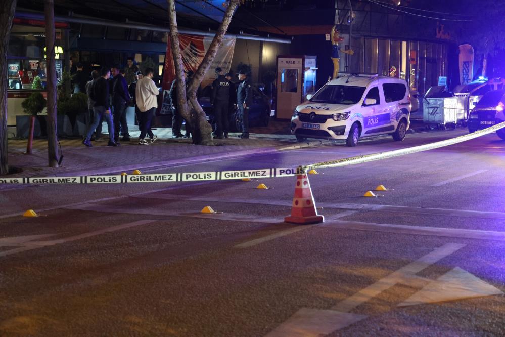 İhbar üzerine olay yerine çok sayıda polis ekibi sevk edildi.