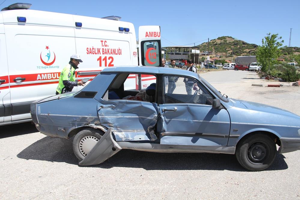 Kazayı görenlerin ihbarı üzerine olay yerine gelen sağlık ekipleri