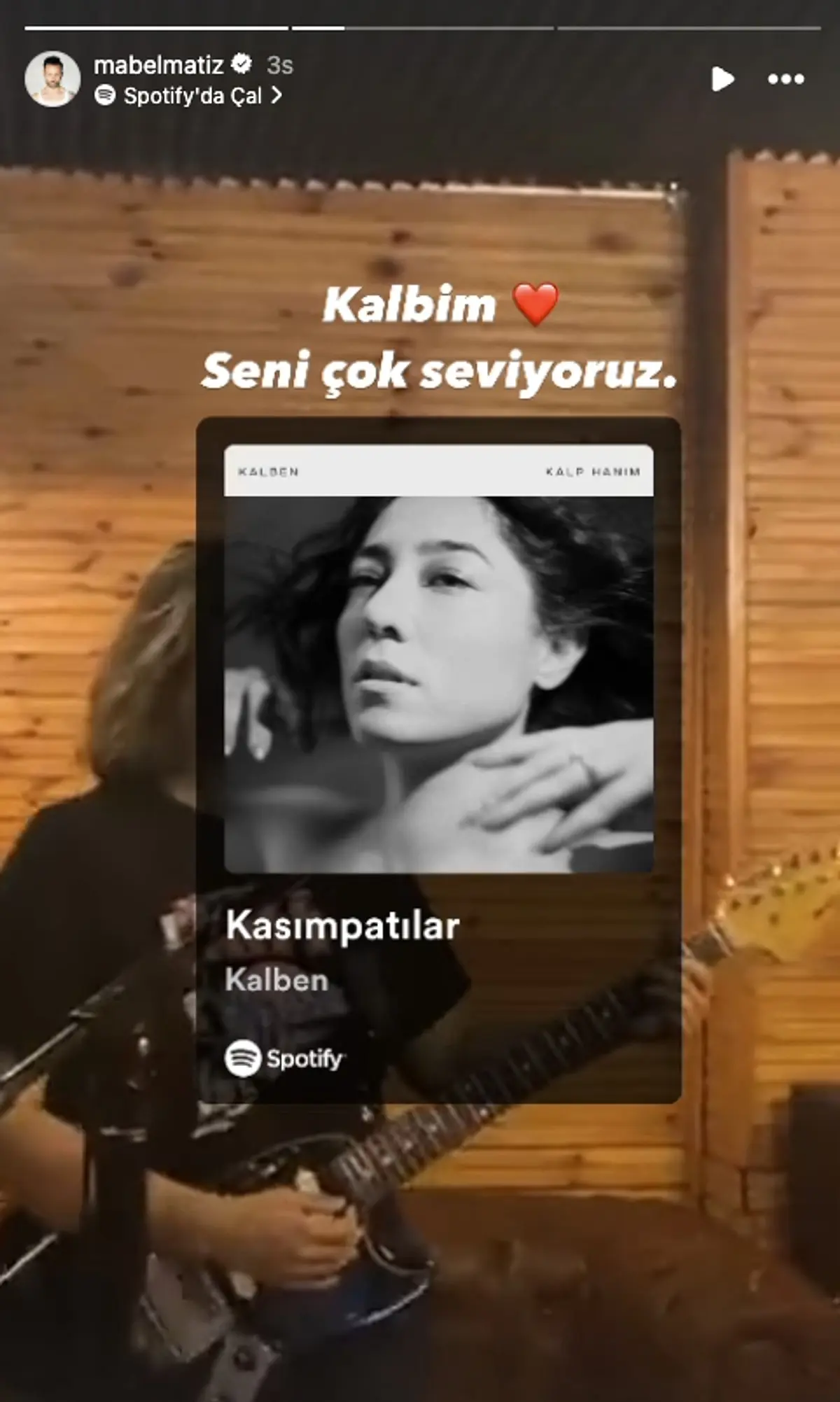 Mabel Matiz arkadaşına destek olmak için Kalben'in şarkısını paylaştı