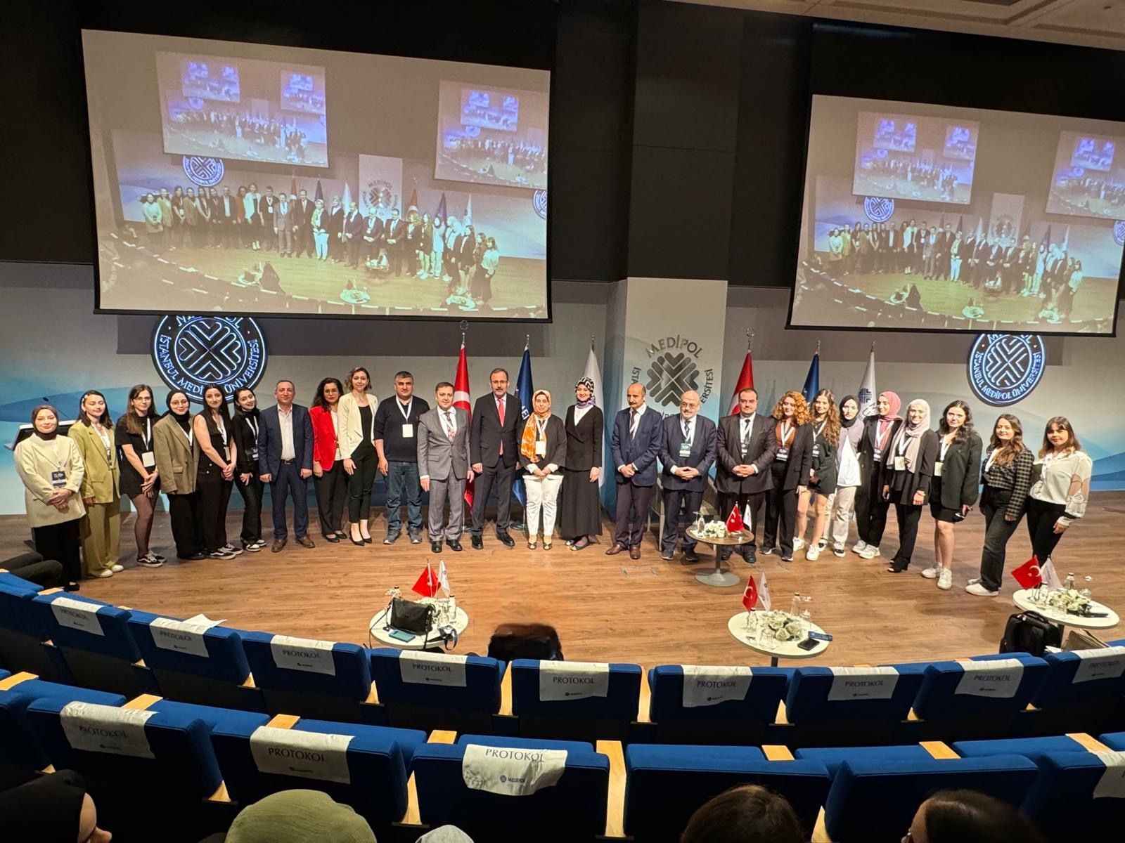 TÜRKİYE ÖZEL BİR GENÇLİĞE SAHİP