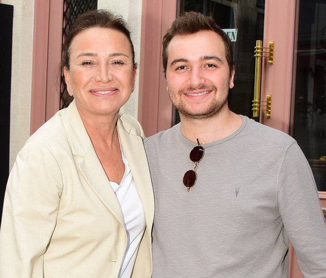 demet akbağ ve oğlu ali çika