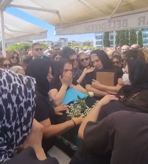 Dün hayatını kaybeden Gülşah Çomoğlu'nun cenazesinde göz yaşları sel oldu!