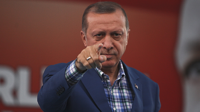umhurbaşkanı Erdoğan’ın en kızdığı şey olarak, Ailesi hakkında konuşulması.  Erdoğan bu konuda;  “Benimle savaşsınlar ama ailemi karıştırmasınlar” dediği biliniyor.