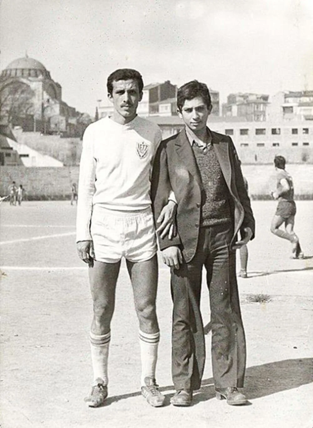 Futbolu çok seven Erdoğan, 1969-1982 yılları arasında futbol oynadı. Lise ve üniversitede dönemlerinde Milli Türk Talebe Birliği Öğrenci Kollarında aktif olan Erdoğan, Koyu bir Fenerbahçe taraftarı.