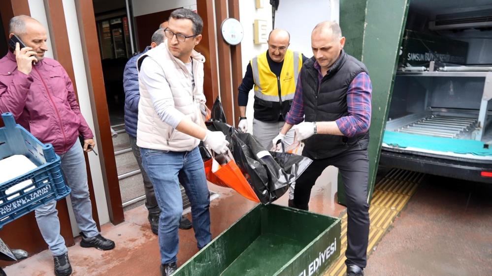 tele gelen sağlık ekipleri Özil’in hayatını kaybettiğini tespit etti