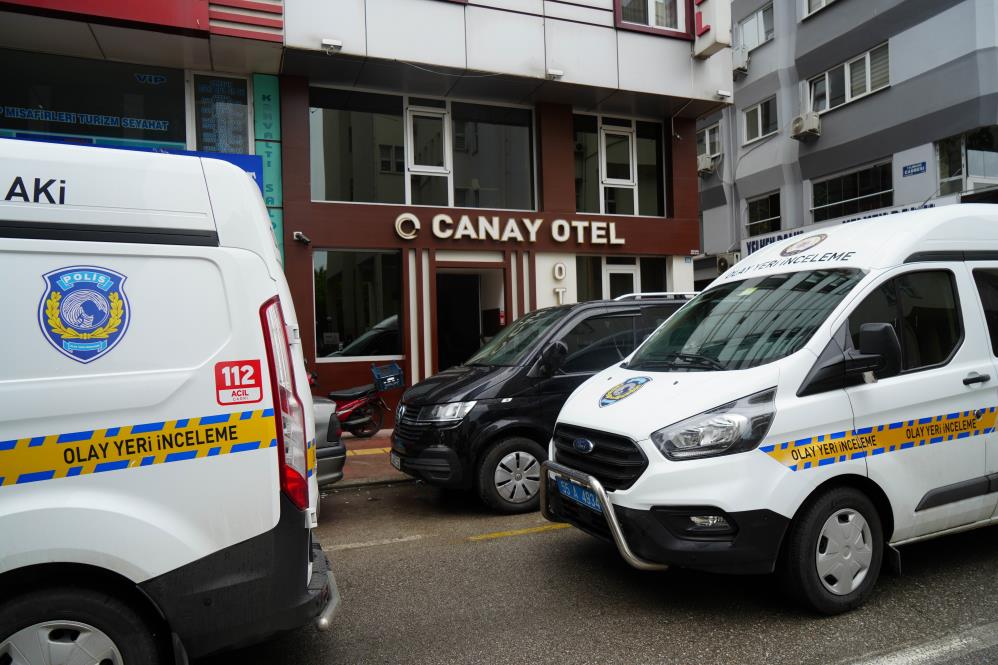 1 Mayıs Çarşamba günü saat 21.30’da bir otele giriş yaptı