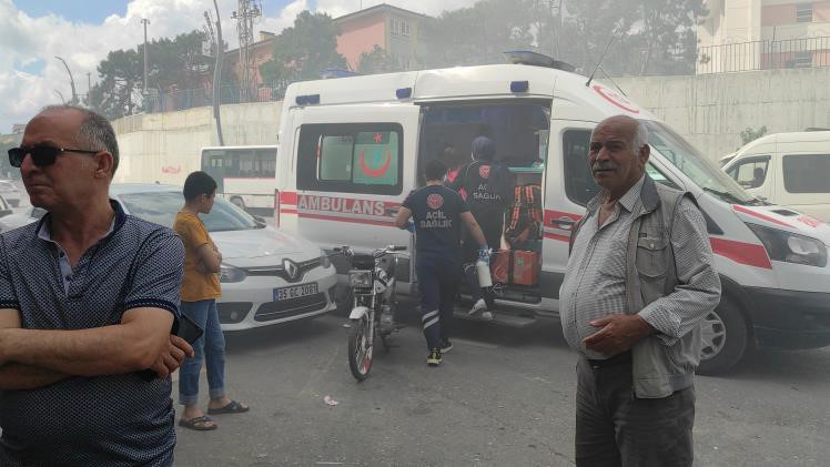 İhbar üzerine olay yerine çok sayıda sağlık ve itfaiye ekibi sevk edildi.