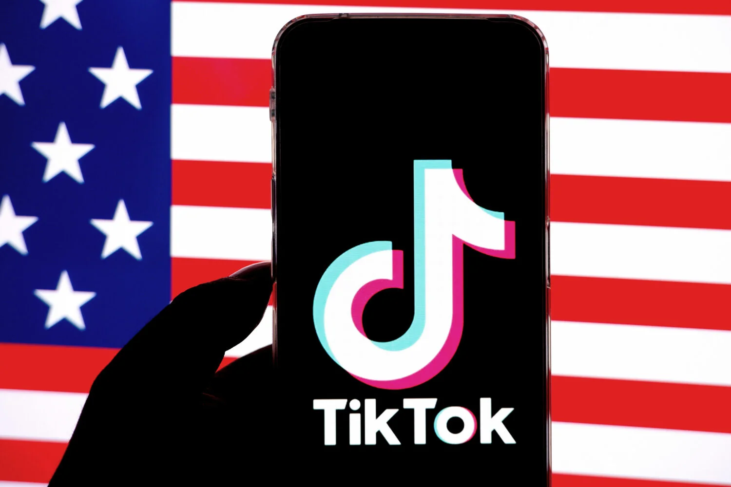 Tiktok Phone American Flag Getty Images 1246687576 2400 1500X1000