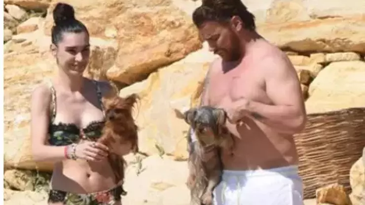 Kaslarını sergilediği kareleri sosyal medya hesabından da paylaşan Akçıl, takipçilerine ilham verici bir mesaj verdi.