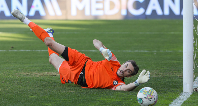 Sıradaki yolcu kaleci Ozan!