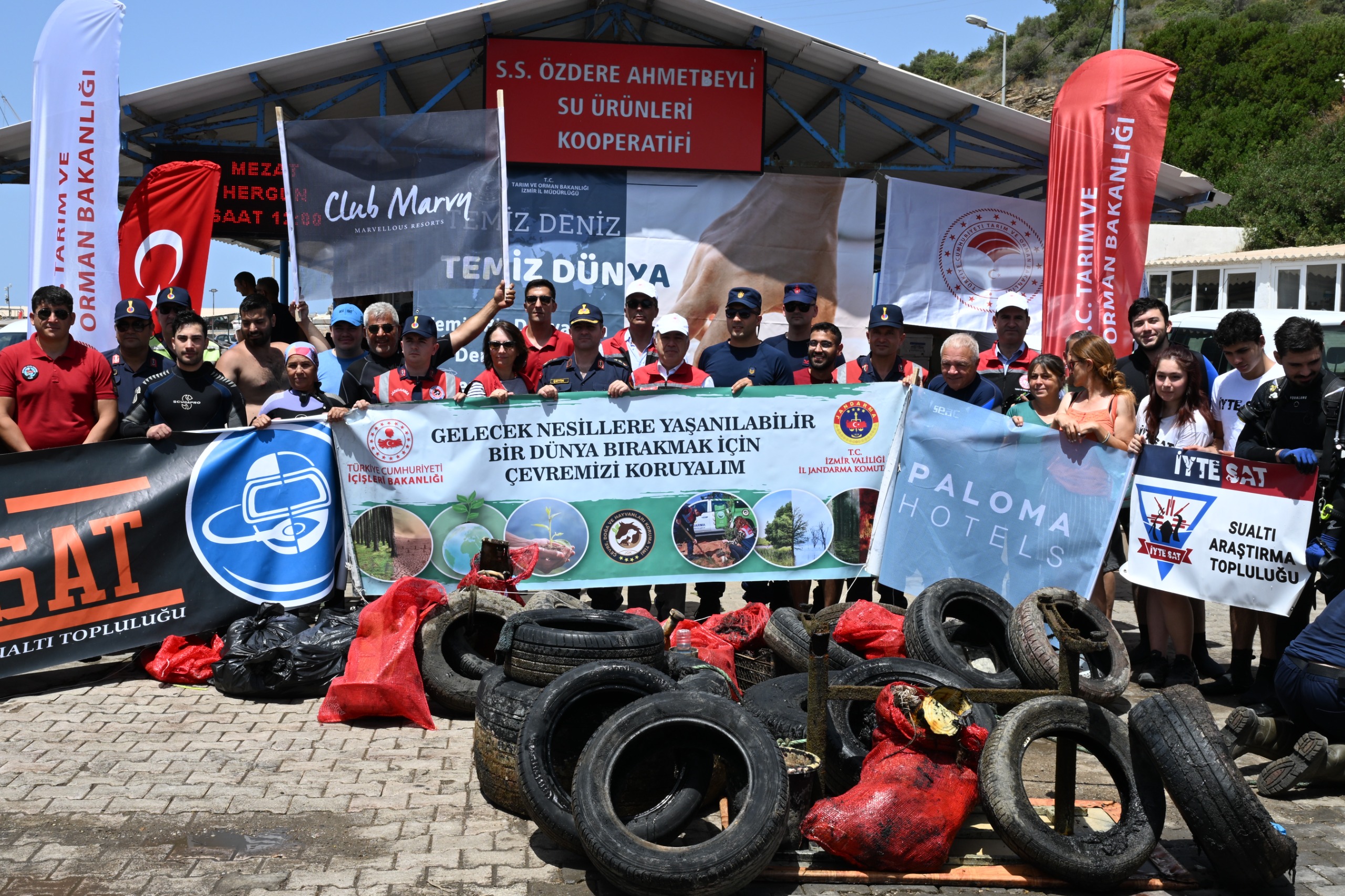 Dünya Çevre Günü'nde Özdere Ahmetbeyli parladı: Temizlik yapıldı!