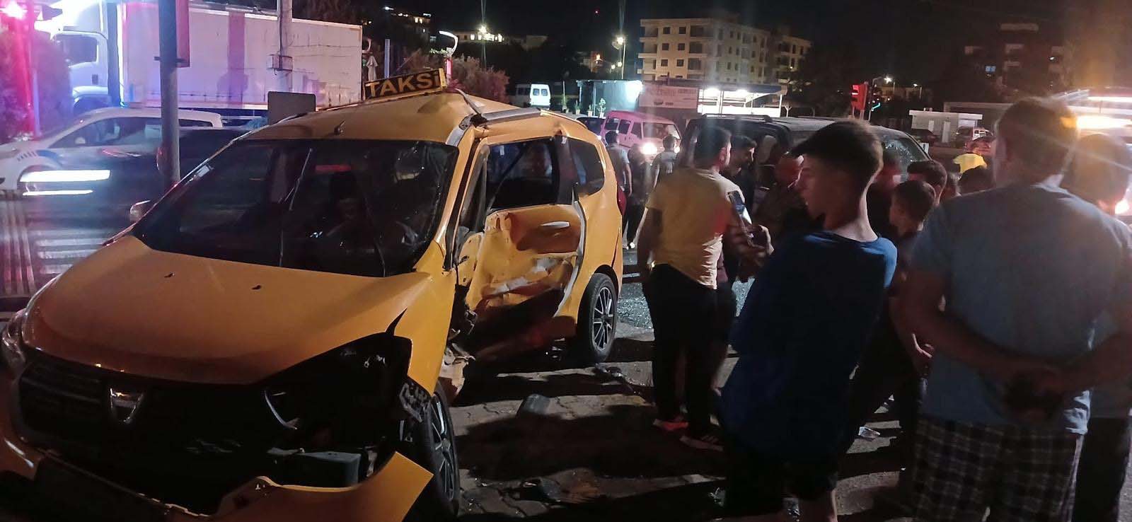 Manisa'da korkunç kaza: 3 yaşındaki çocuk öldü, 5 kişi yaralandı!